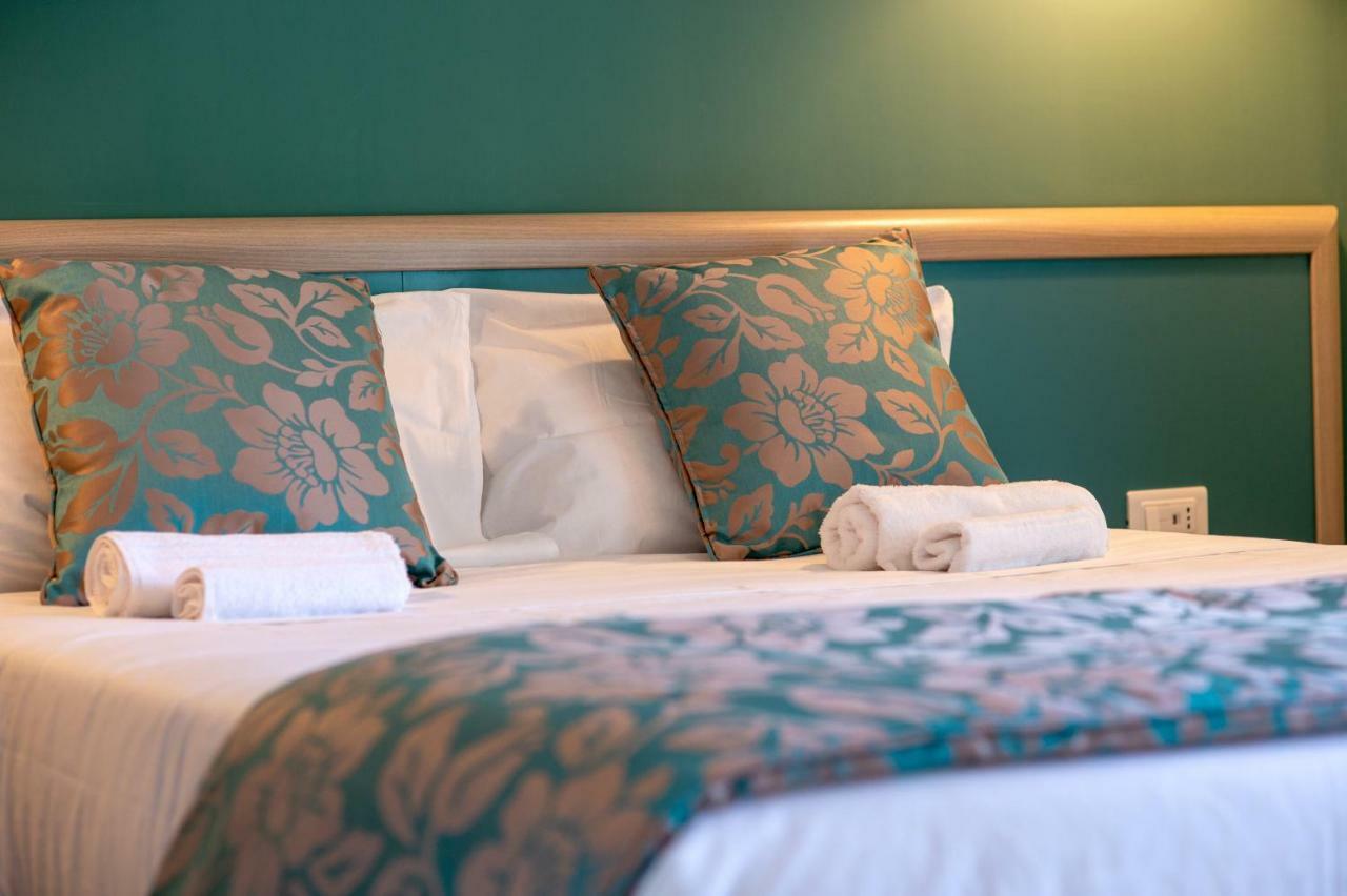 Main - Municipio Bed & Breakfast Наполи Екстериор снимка