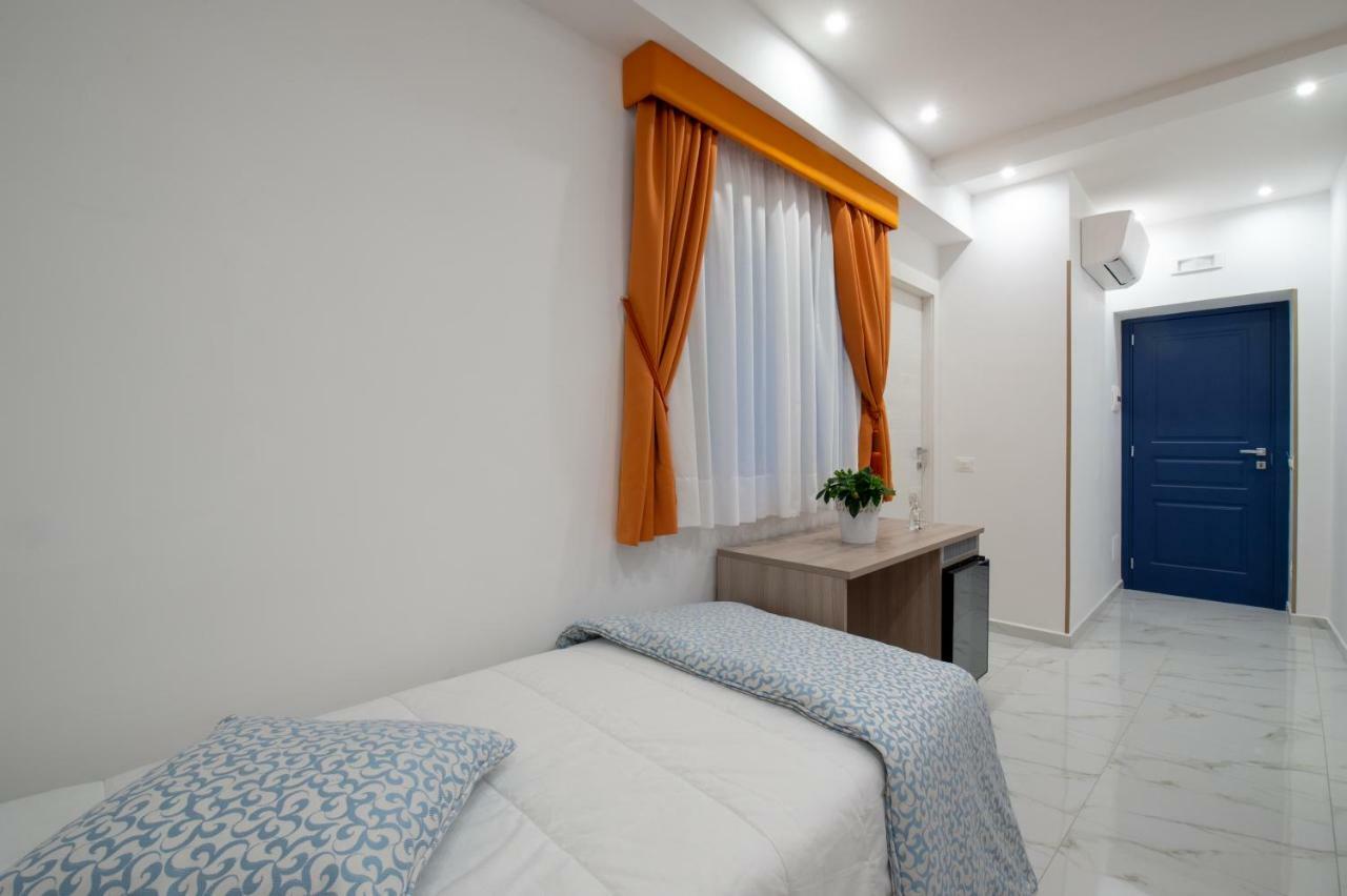 Main - Municipio Bed & Breakfast Наполи Екстериор снимка